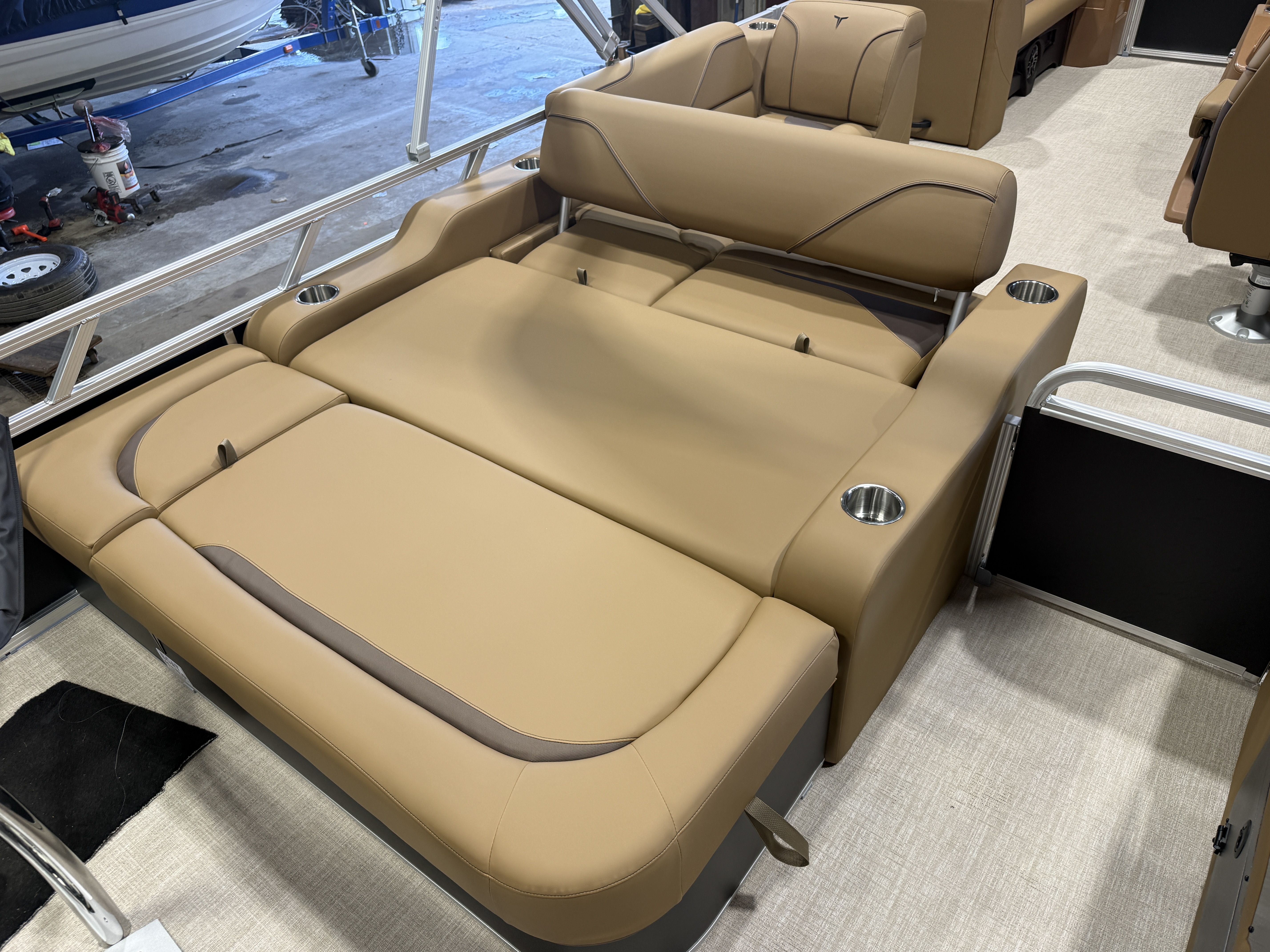 2027 Tahoe Sport VRB SE 2385 Swingback & 4-Stroke $35995