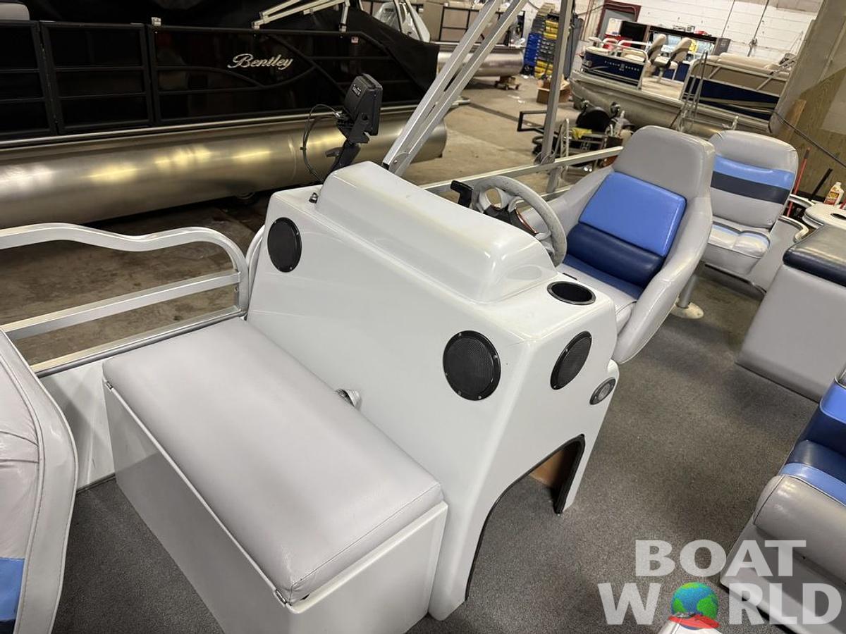 Used 2002 TMC 2200 FM Pontoon