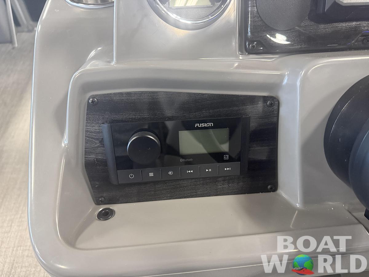 2027 Tahoe Sport VRB 2180 Swingback & 4-Stroke $33995