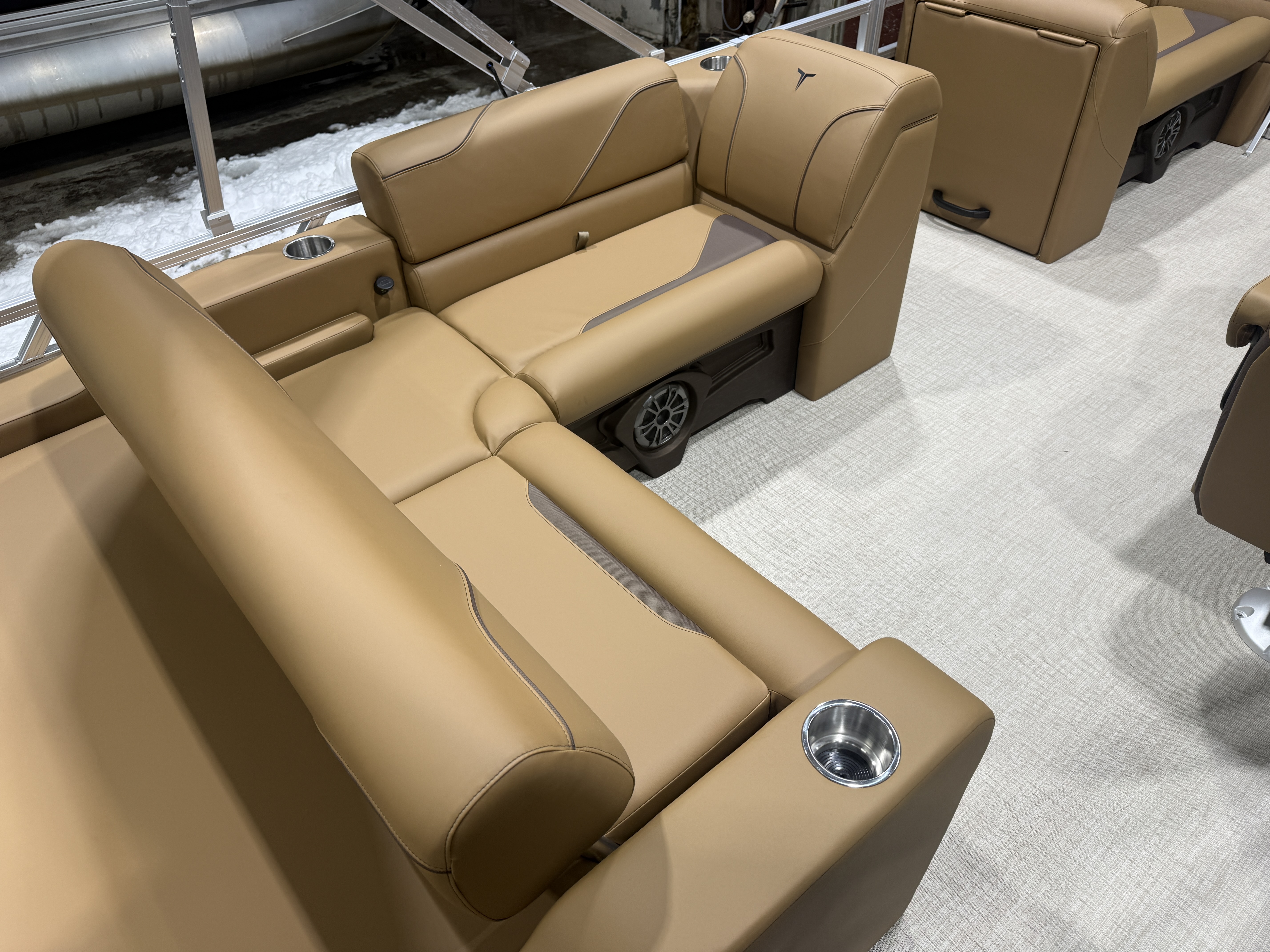 2026 Tahoe Pontoons Sport 2180 Swingback (VRB) 