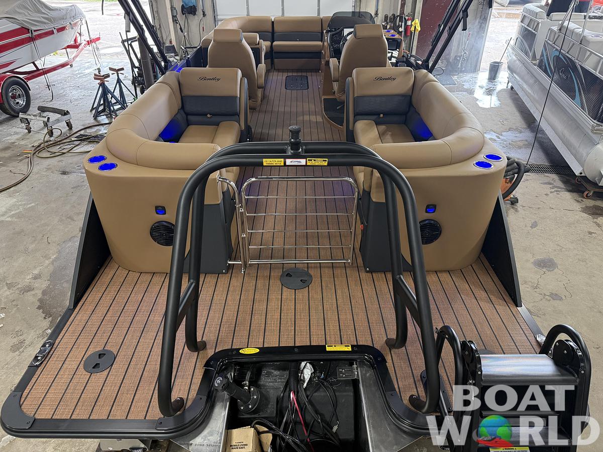 2026 Bentley 300HP Elite 253 Admiral Quad Lounge Tritoon $79995