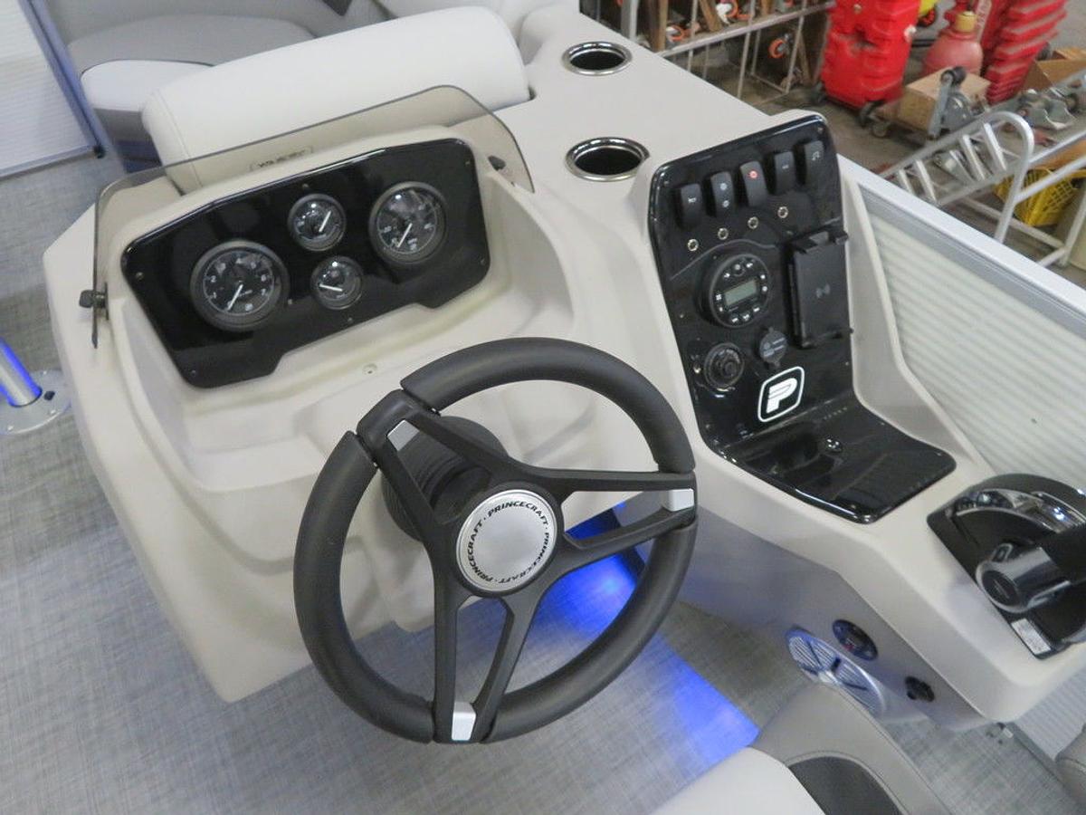 2025 Princecraft Vectra 21 RL Dinette Swingback Pontoon & Mercury 4-Stroke EFI