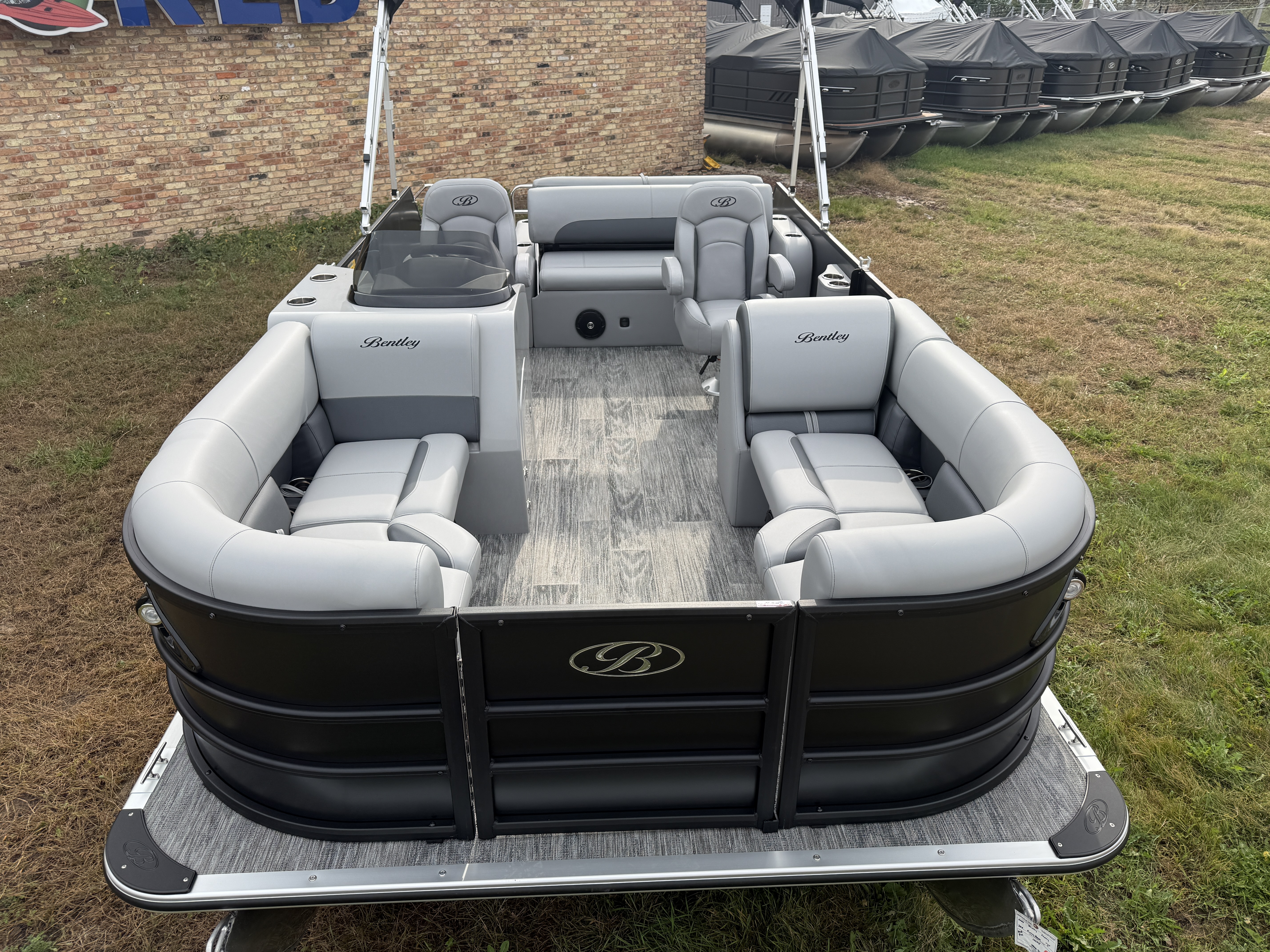 2025 Bentley Pontoons Legacy 200 Swingback