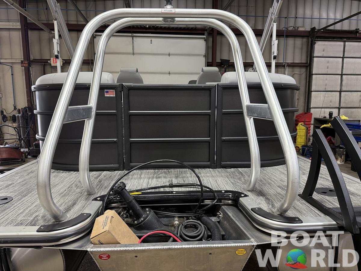 2025 Bentley Pontoons Legacy 223 Navigator Quad Lounge Tritoon & Honda 4-Stroke EFI