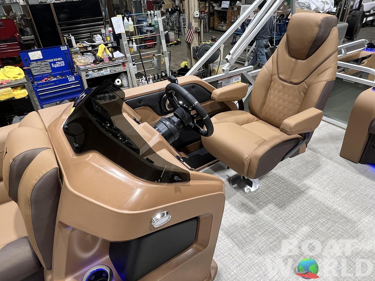 2026 Tahoe Pontoons LTZ 2385 Swingback (VRB) Tritoon