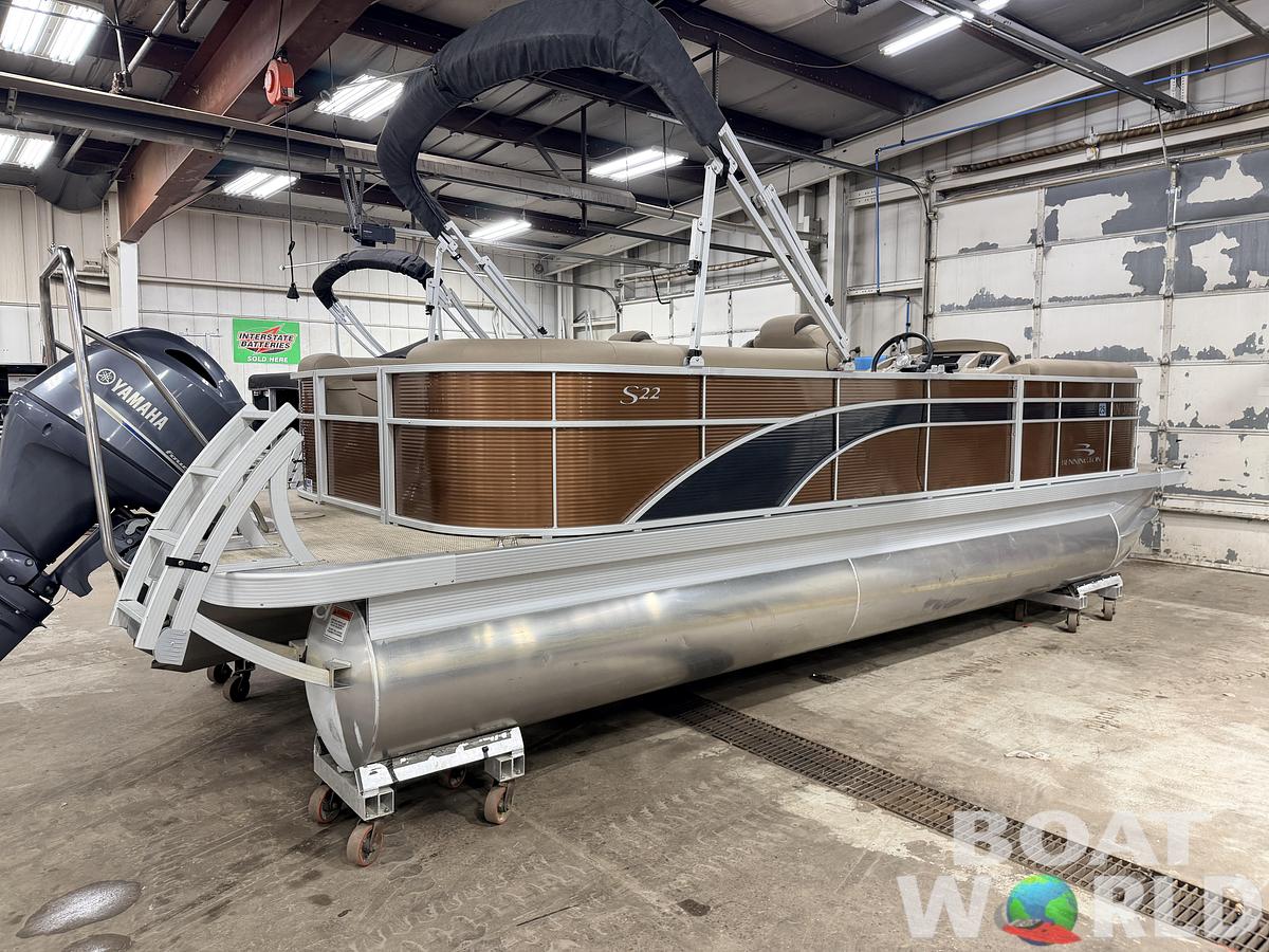 Used 2020 Bennington 22S Quad Lounge Pontoon