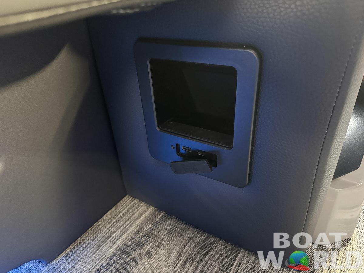 2026 Tahoe Pontoons Cascade 2385 Elite Windshield Tritoon