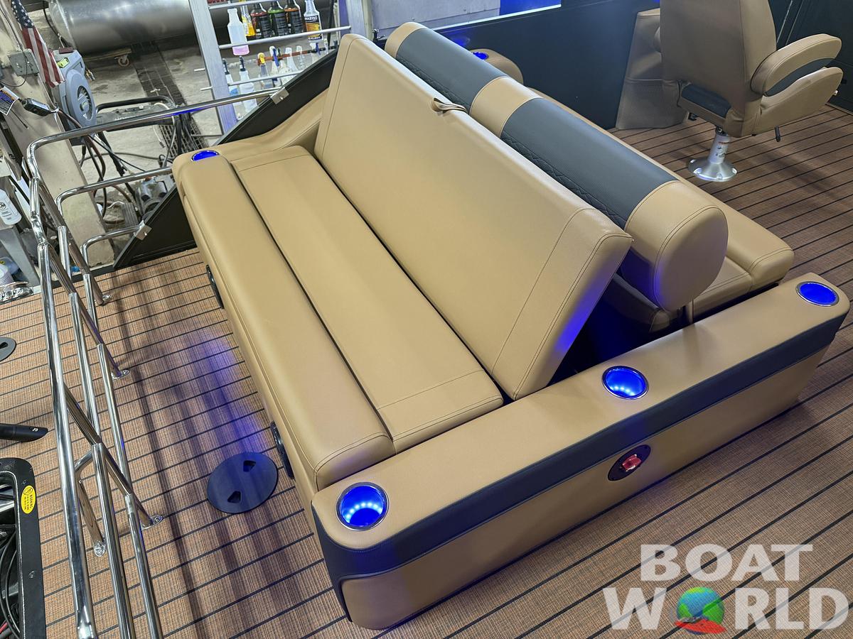 2026 Bentley Pontoons Elite 223 Swingback Tritoon