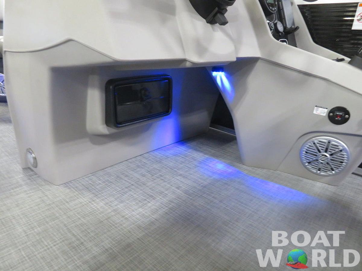 2025 Princecraft Vectra 21 RL Swingback Dinette Pontoon & Mercury 4-Stroke EFI