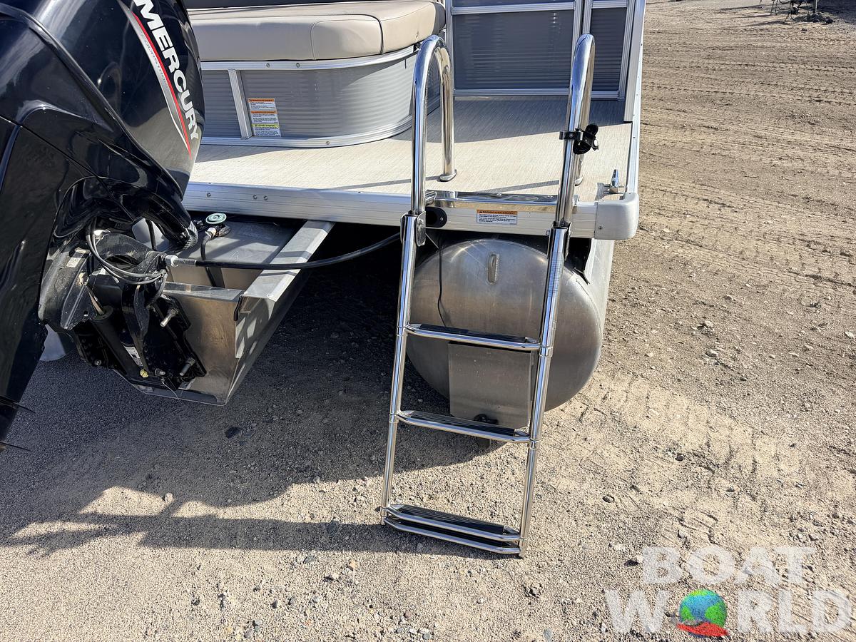 Used 2020 Princecraft Vectra 21 Rear Lounge Dinette Pontoon & 60HP Mercury 4Stroke -$24,995