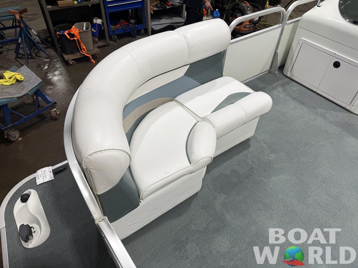 Used 2003 Weeres 200 SunTanner & 60HP Johnson 4Stroke -$11,995
