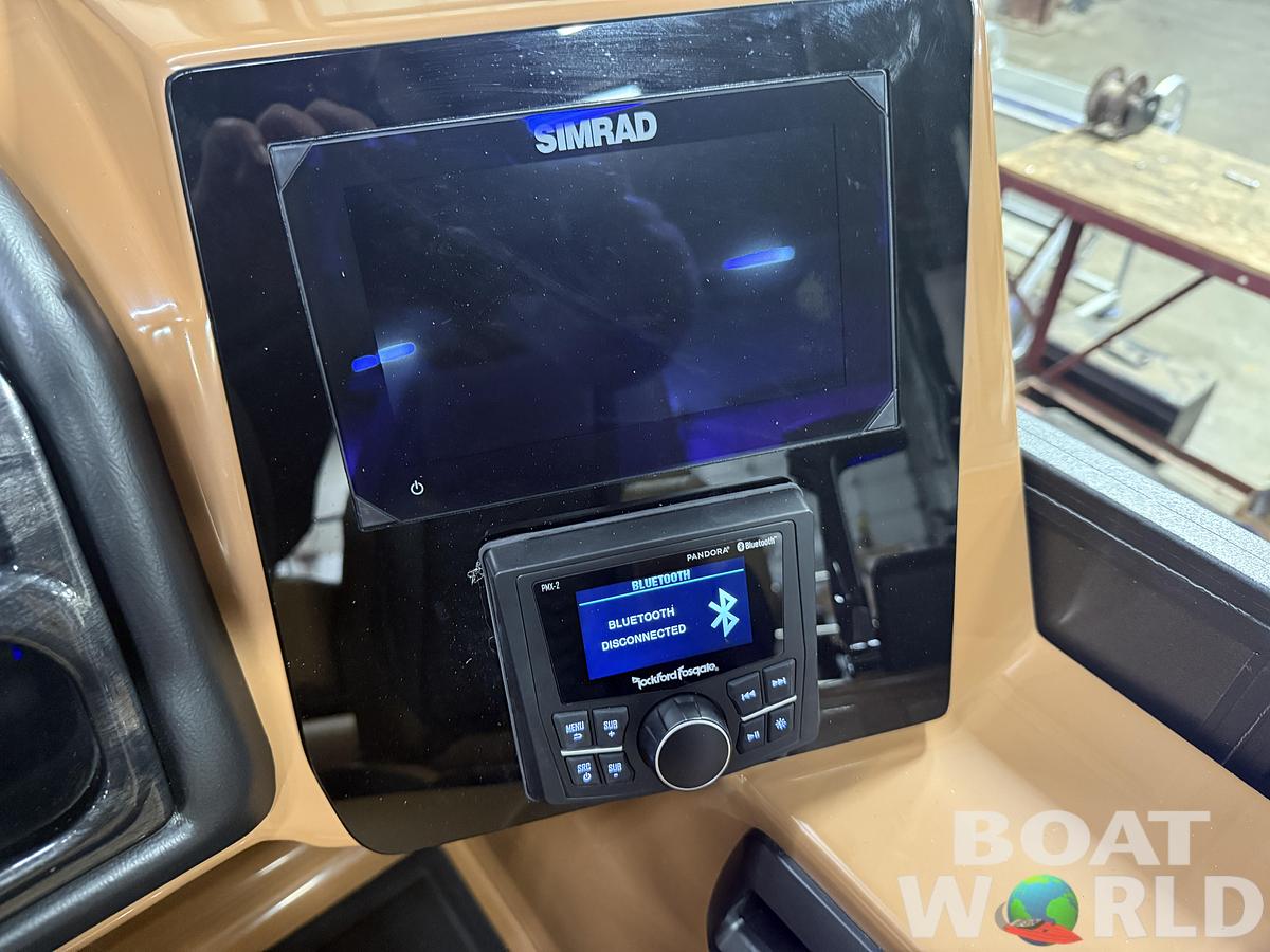 2026 Bentley Pontoons Elite 223 Swingback Tritoon