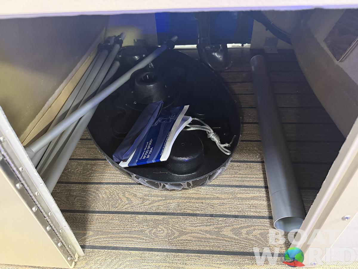 2023 Montego Bay NEW* 8524 Swingback Pontoon & 100HP 4-Stroke EFI