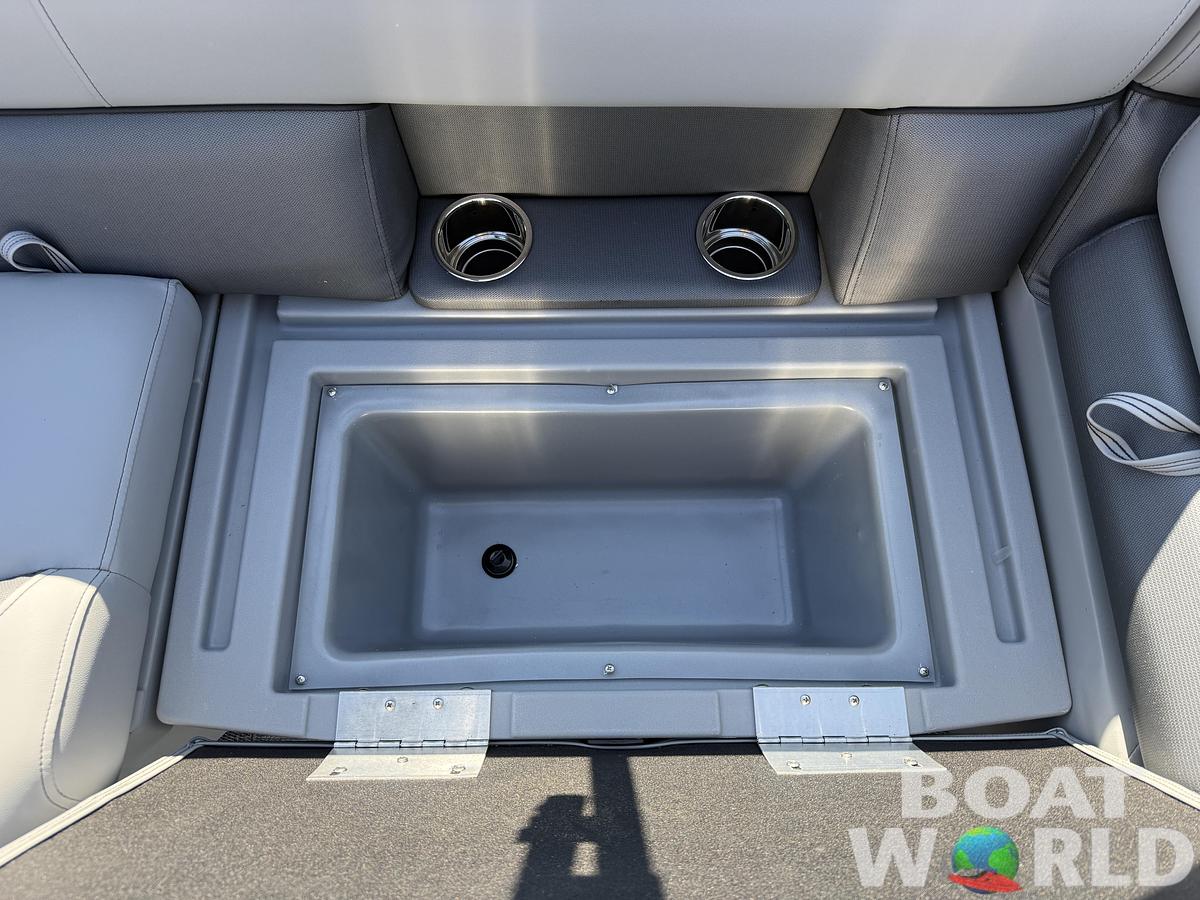 2026 Bentley Pontoons Legacy 220 Navigator Quad Lounge 