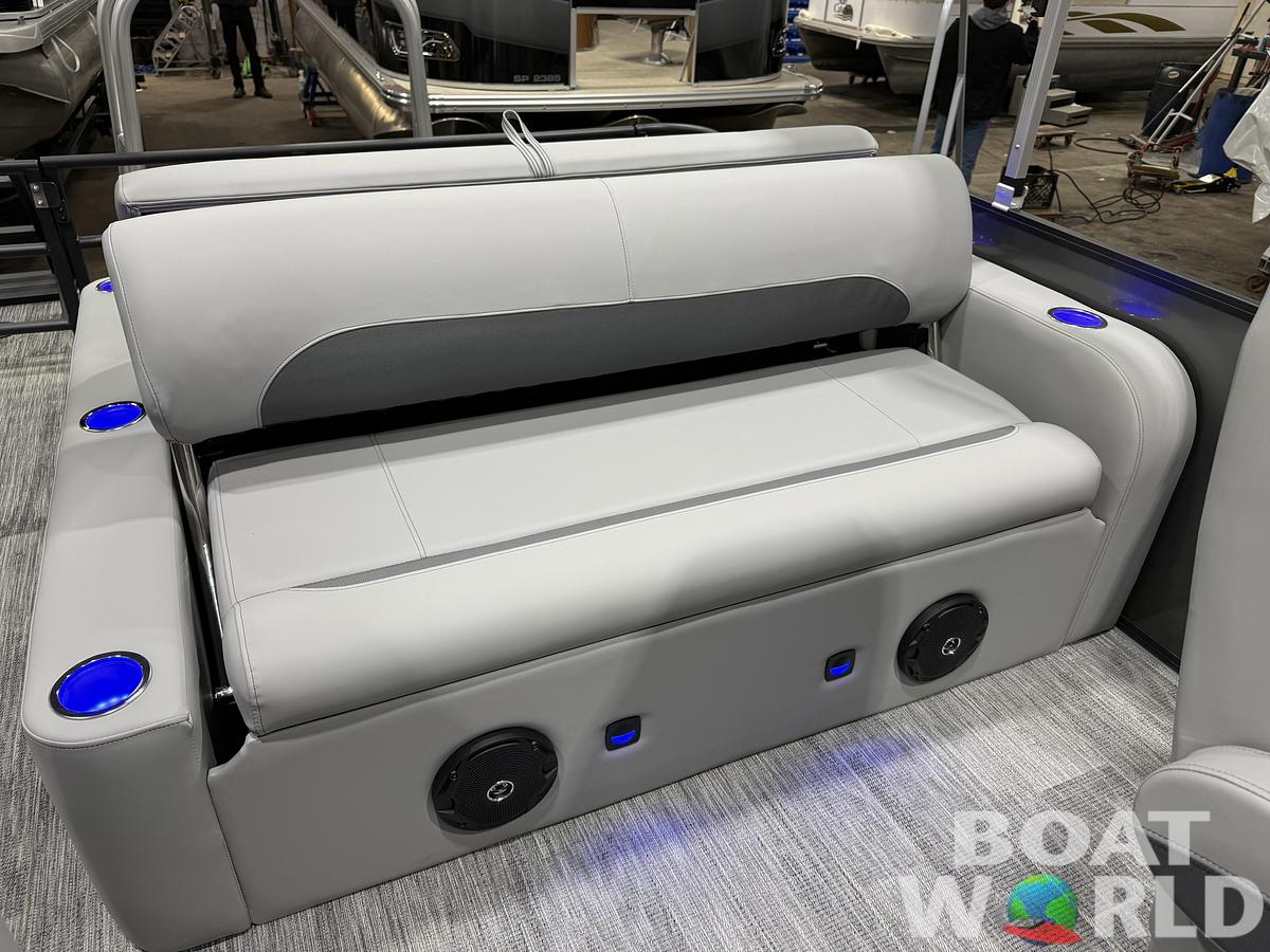 2026 Bentley Pontoons Legacy 223 Swingback Tritoon 