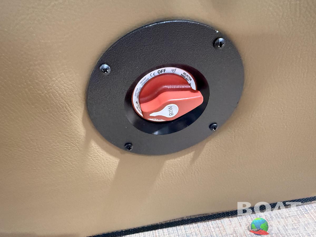 2026 Bentley Legacy 300hp Swingback 243 Tritoon $68995