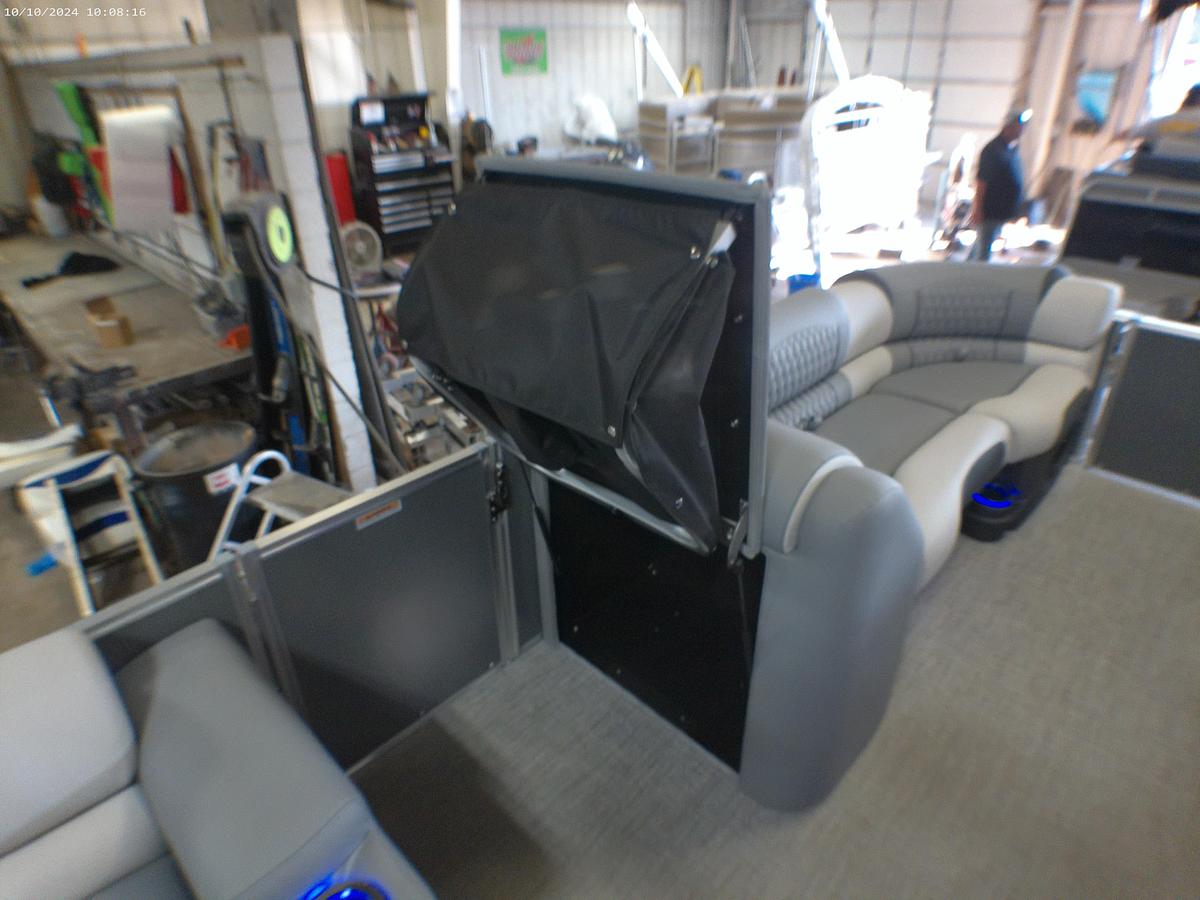 2025 Tahoe Pontoons Cascade 2385 Swingback Tritoon & 225HP 4-Stroke EFI