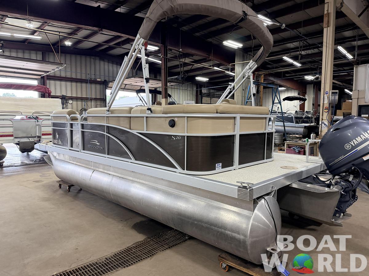Used 2016 Bennington 20 SLM & 50HP Yamaha 4Stroke -$19,995