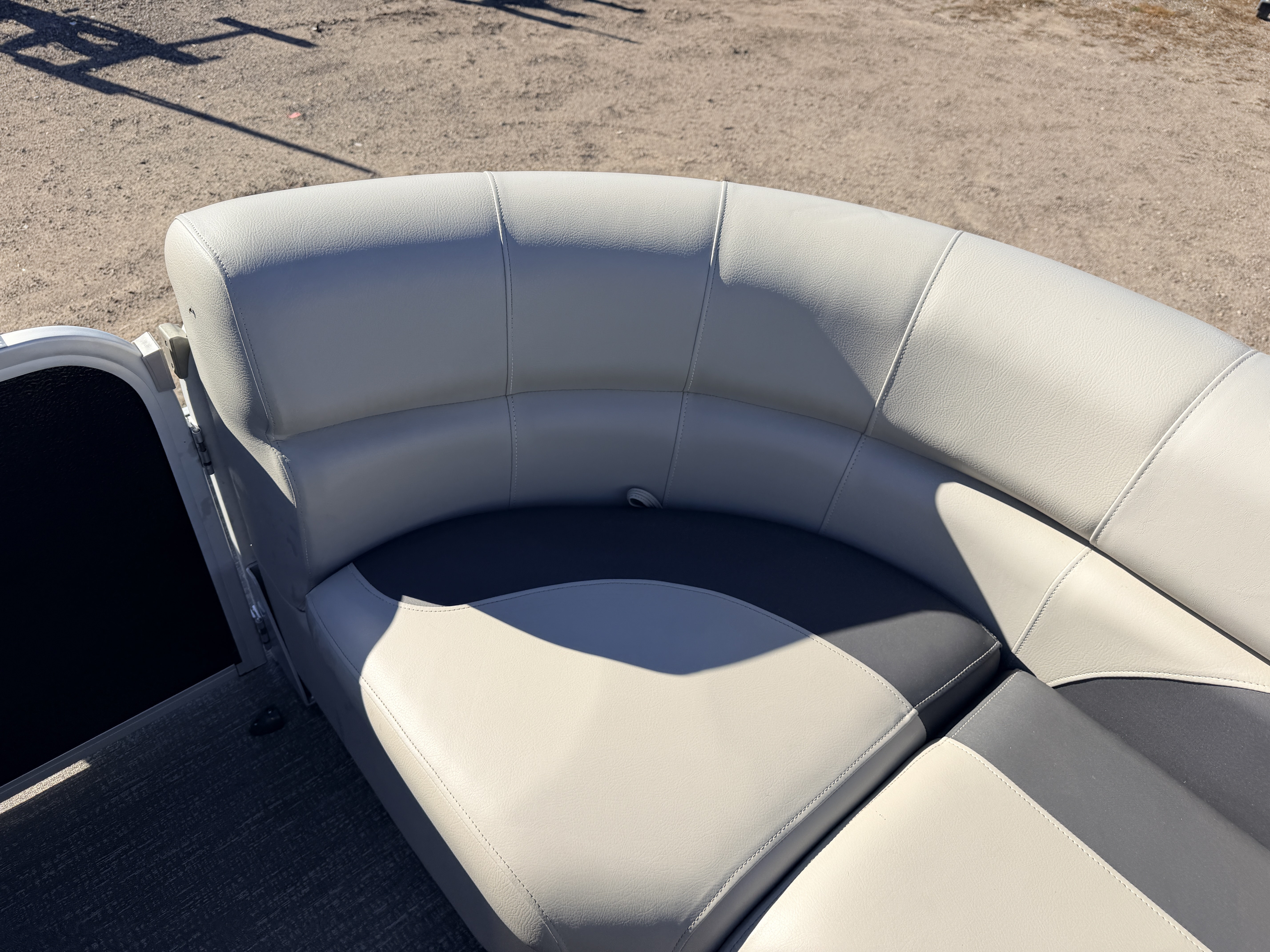 Used 2022 Premier 230 SunSpree RF & 116HP Yamaha 4Stroke -$34,995
