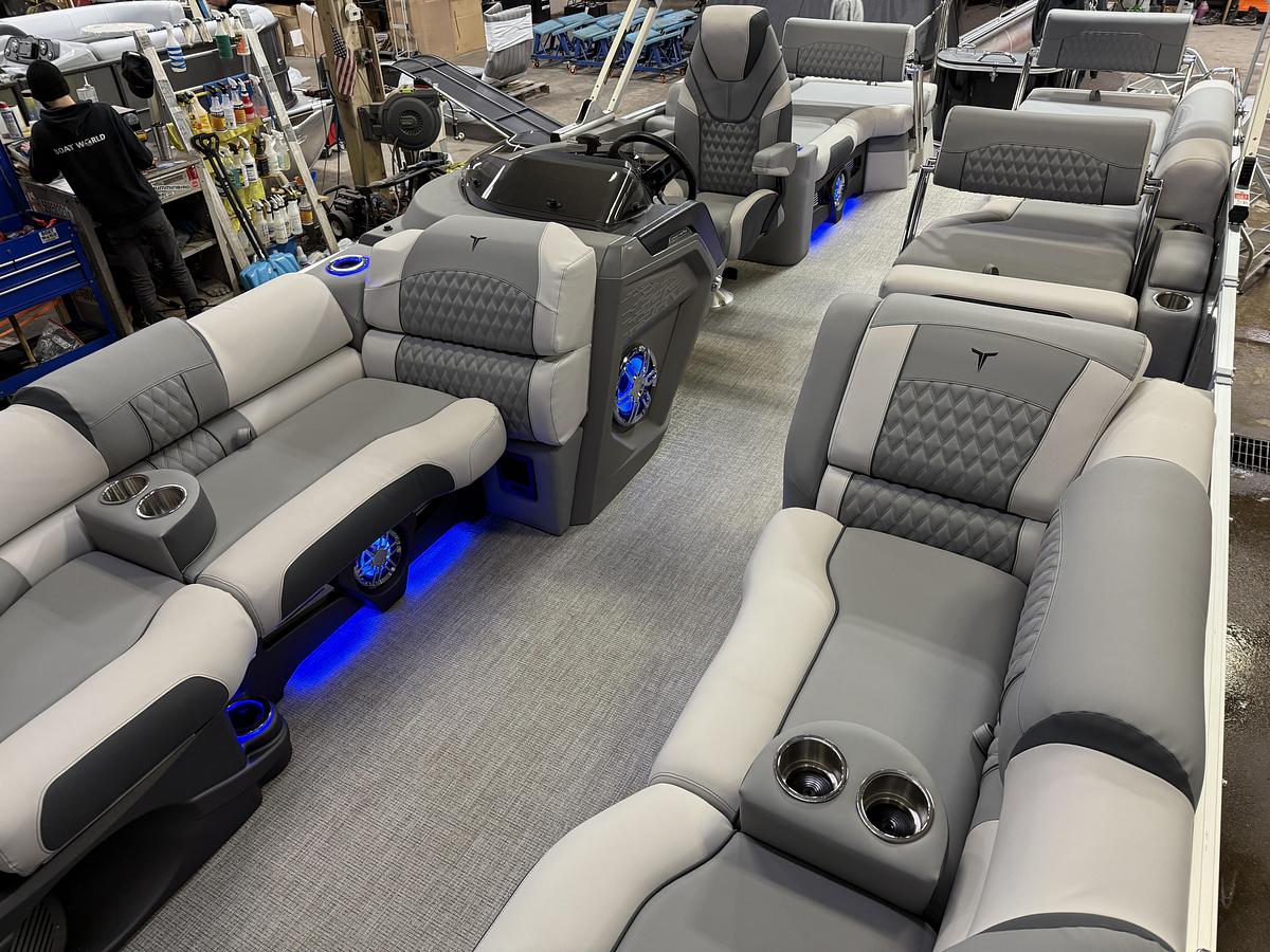 2025 Tahoe Pontoons Cascade 2385 Quad Lounge Shift Tritoon & 225HP 4-Stroke