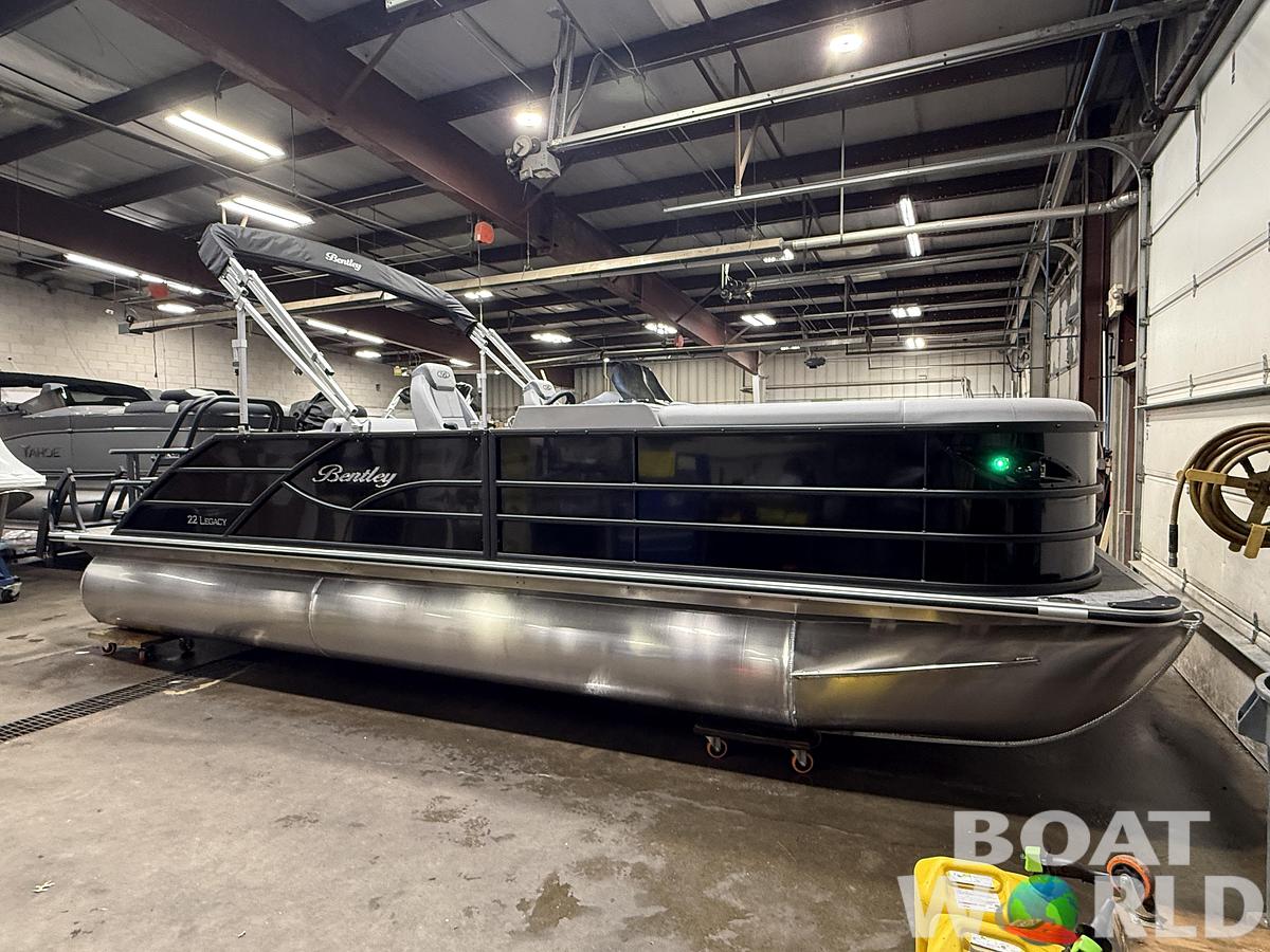 2026 Bentley Pontoons Legacy 220 Swingback