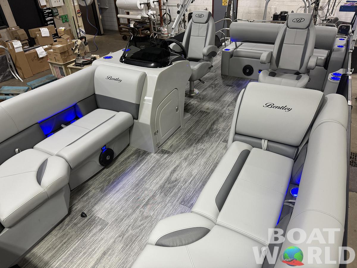 2026 Bentley Pontoons Legacy 220 Swingback & 4-Stroke EFI