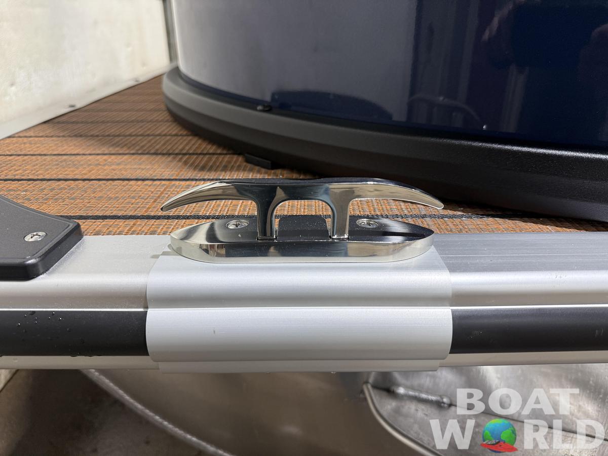 2026 Bentley Legacy 223 Swingback Tritoon $52995