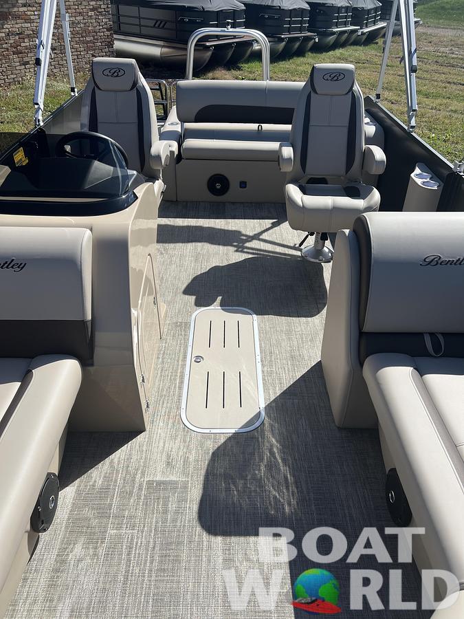 2026 Bentley Pontoons Legacy 223 Swingback Tritoon & Honda 4-Stroke EFI