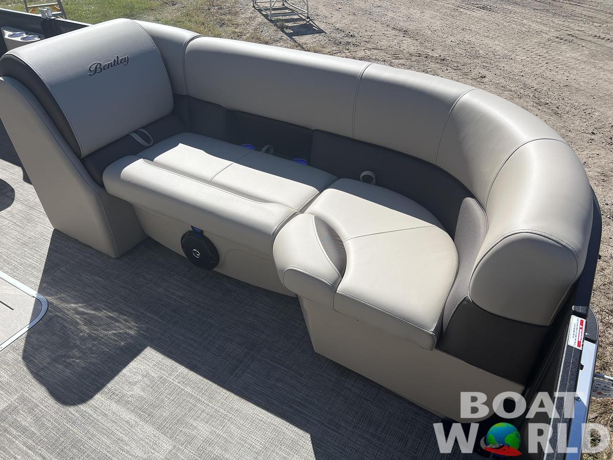 2026 Bentley Pontoons Legacy 223 Swingback Tritoon & Honda 4-Stroke EFI