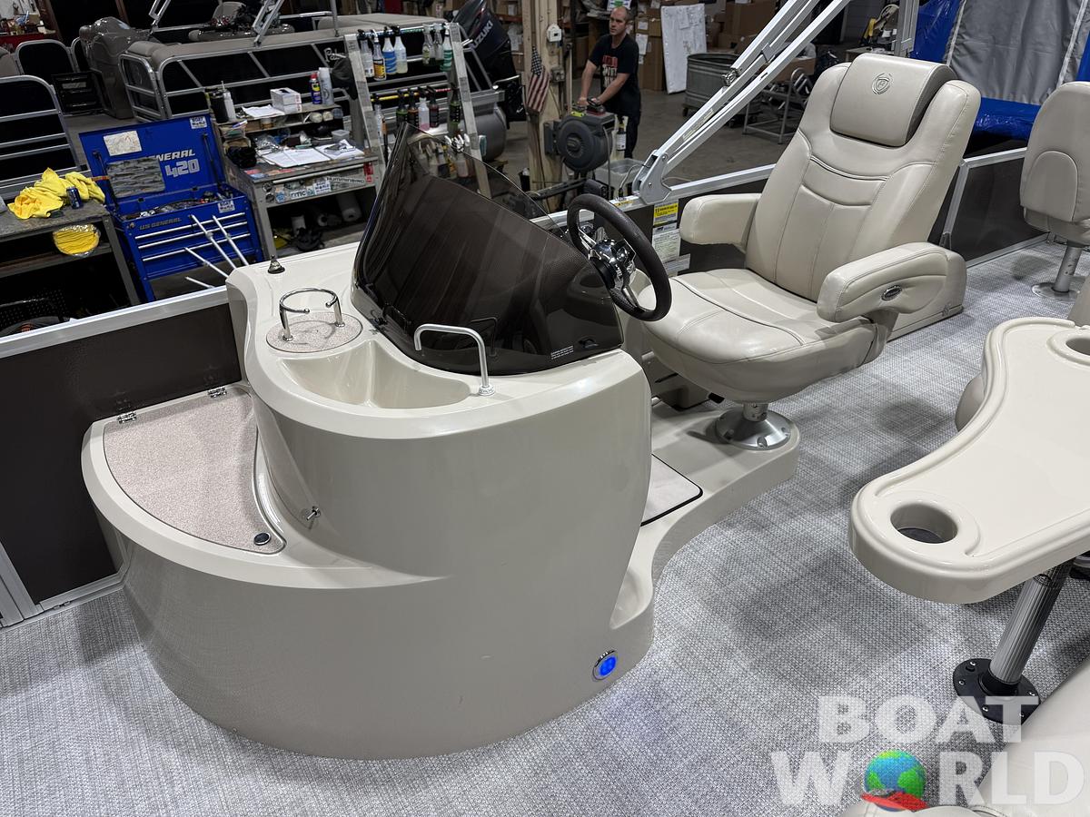 Used 2016 Premier 220 Castaway