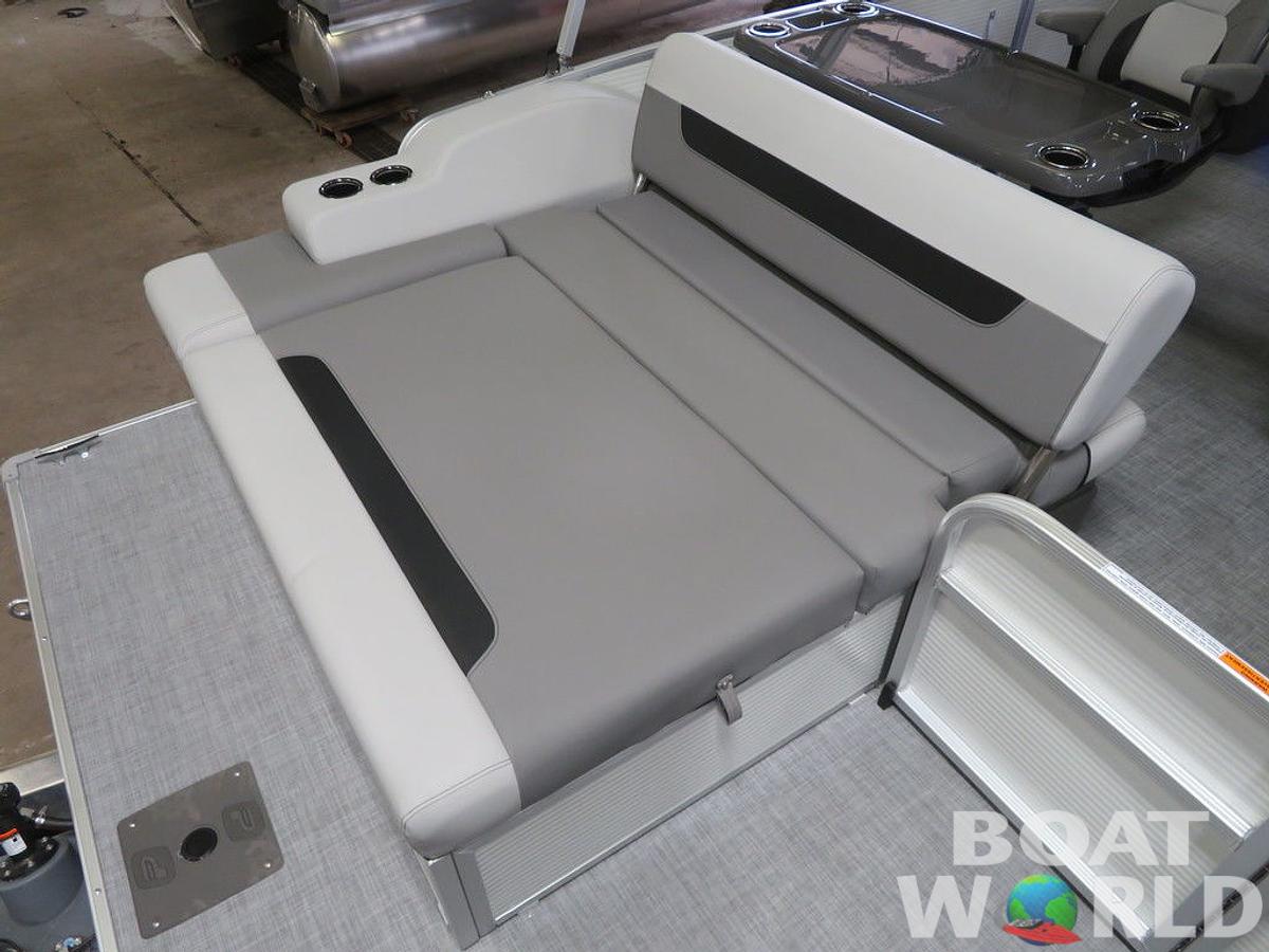 2025 Princecraft Vectra 21 RL Swingback SS Pontoon & Mercury 4-Stroke EFI