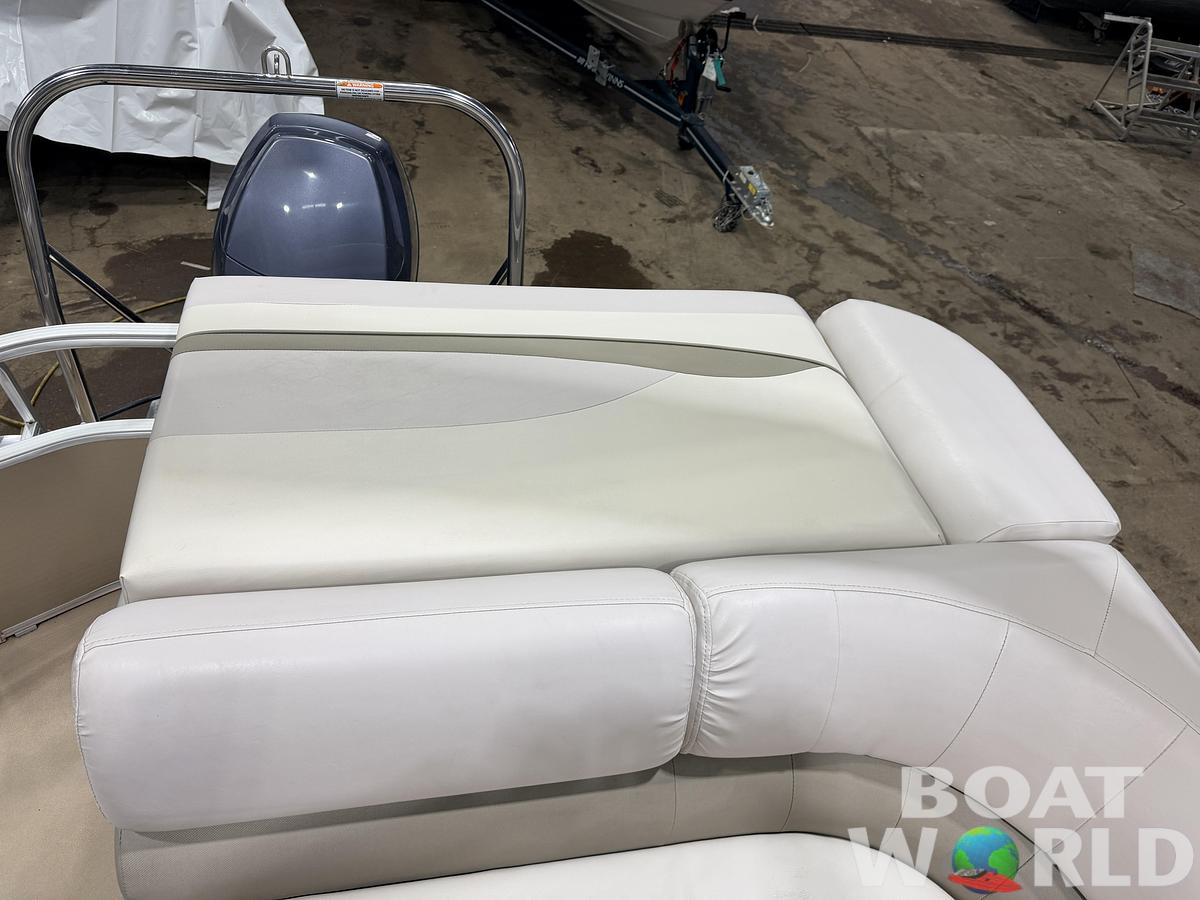 Used 2014 Bennington 21 SLX & 90HP Yamaha 4Stroke -$19,995
