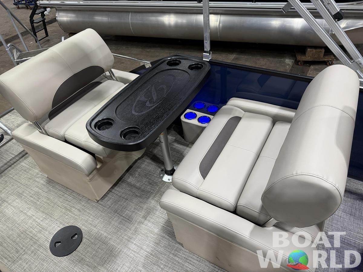 2026 Bentley Pontoons Legacy 220 QSB Swingback 