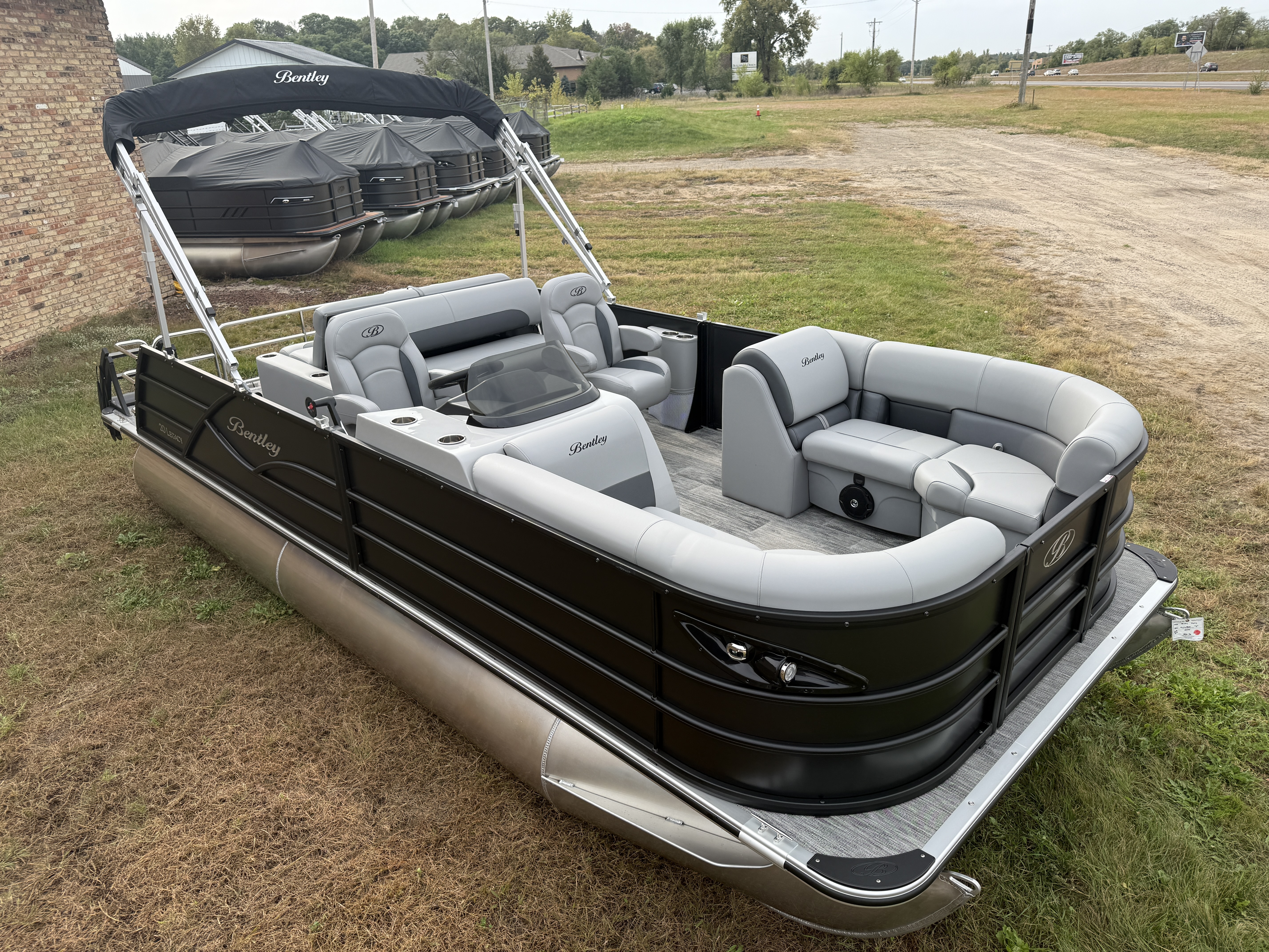 2025 Bentley Pontoons Legacy 200 Swingback