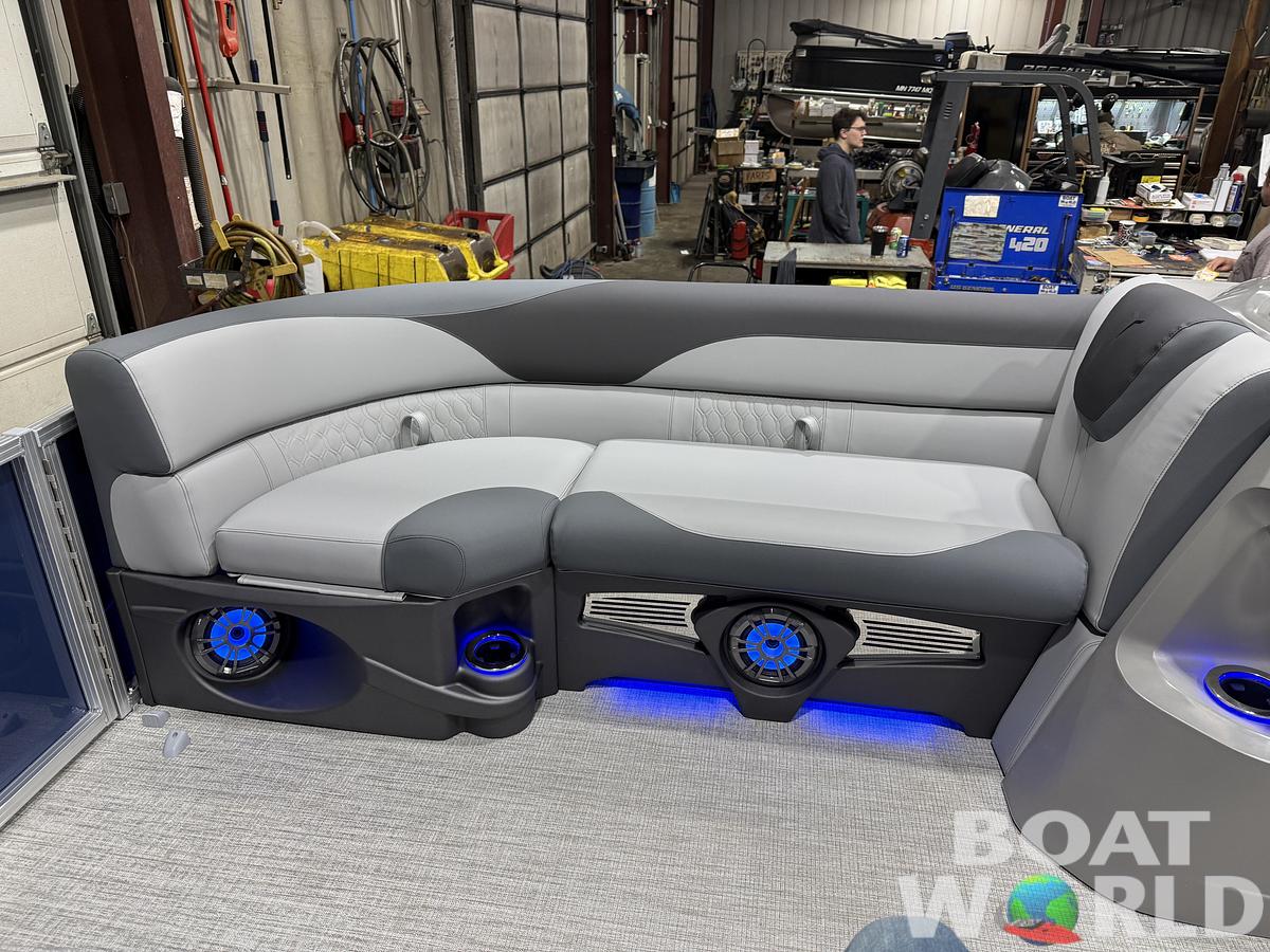 2026 Tahoe Pontoons LTZ 2385 Swingback (VRB) Tritoon