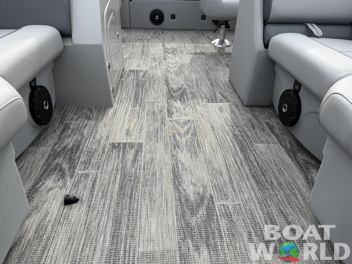 2025 Bentley Pontoons Legacy 200 Swingback