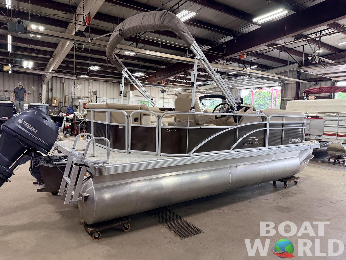 Used 2016 Bennington 20 SLM & 50HP Yamaha 4Stroke -$19,995