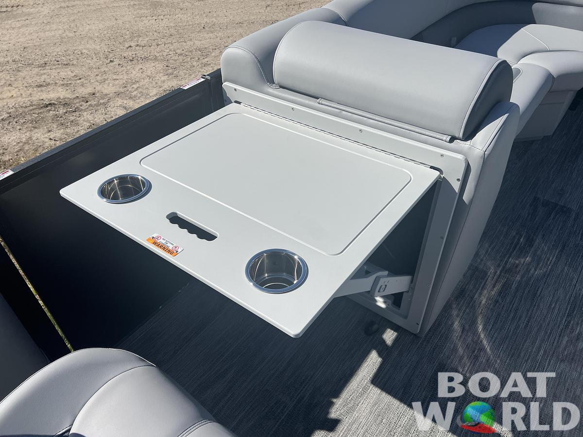 2026 Bentley Pontoons Legacy 220 QSB Swingback