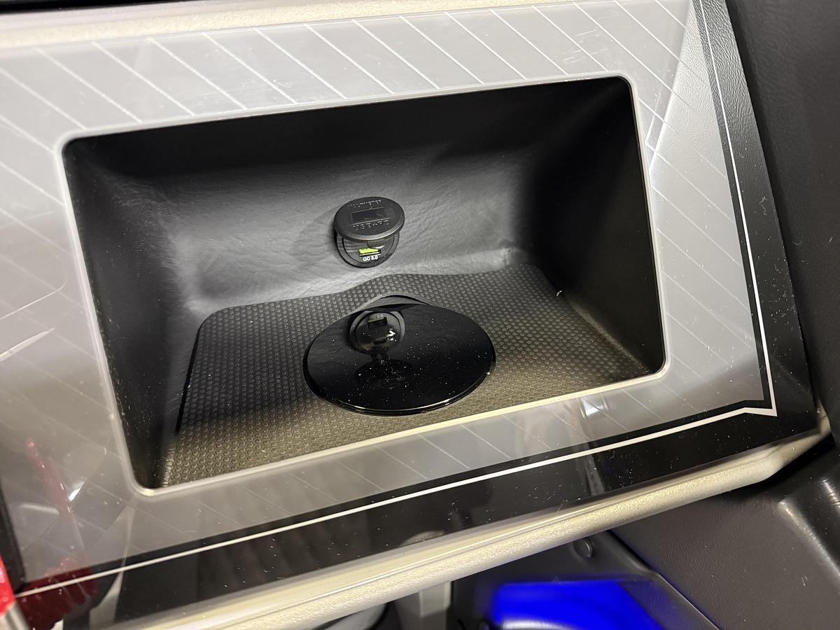 2025 Tahoe Pontoons Cascade 2385 Quad Lounge Tritoon & 225HP 4-Stroke