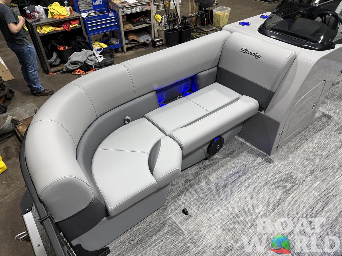 2026 Bentley Pontoons Legacy 220 Swingback 