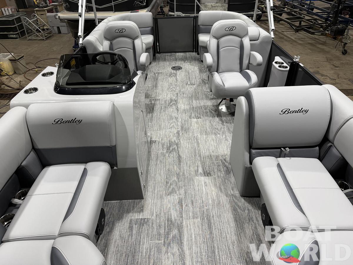 2026 Bentley Pontoons Legacy 220 Navigator Quad Lounge