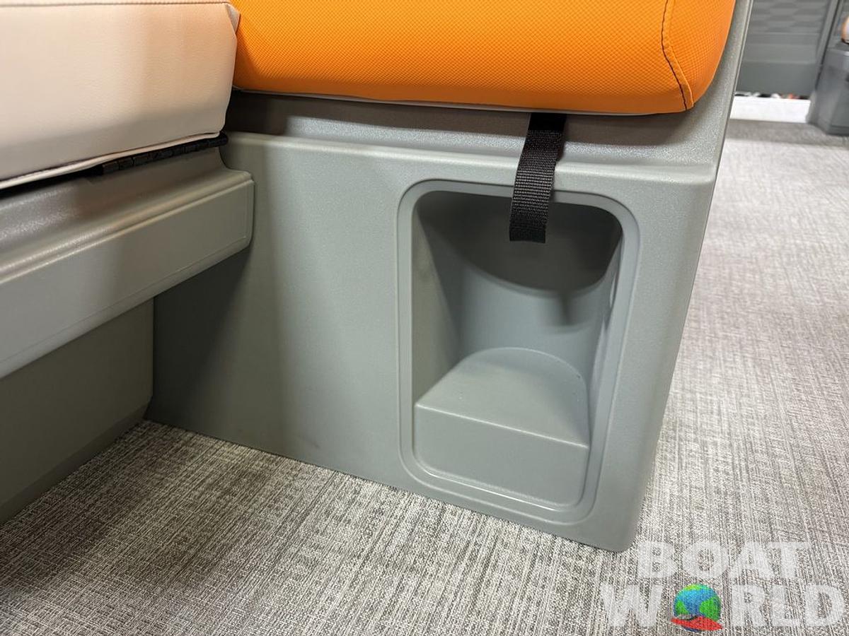 2025 Tahoe Pontoons Aura 2185 Quad Lounge & 90HP 4-Stroke EFI