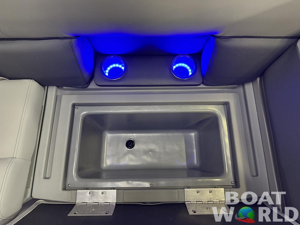 2025 Bentley Pontoons Legacy 223 Navigator Quad Lounge Tritoon & Honda 4-Stroke EFI