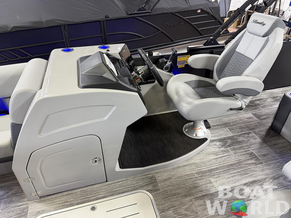 2026 Bentley Pontoons Elite 223 Swingback Tritoon