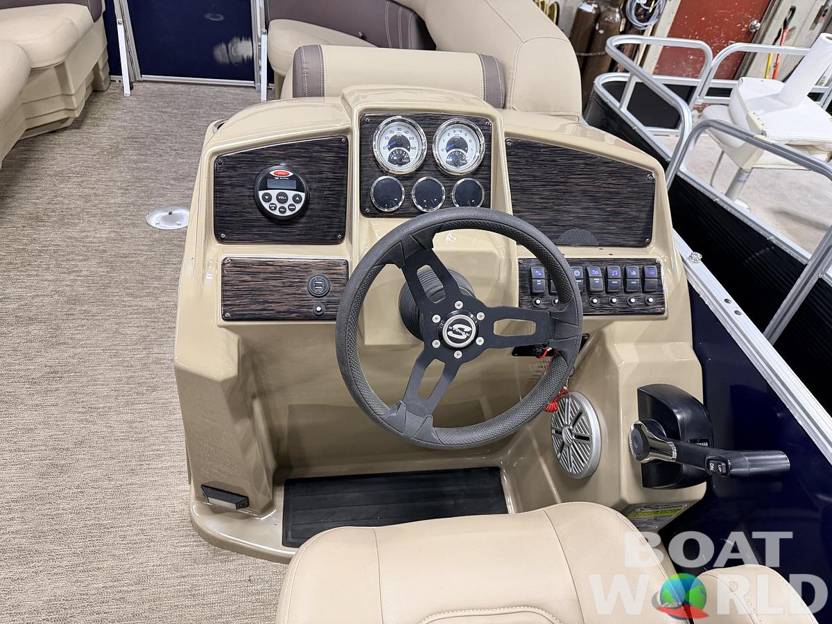 Used 2022 Sylvan  Mirage 820 Fish & Cruise