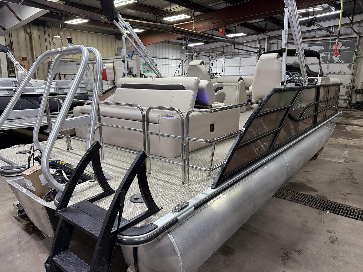 2025 Bentley Pontoons Legacy 223 Swingback Tritoon & Honda 4-Stroke EFI