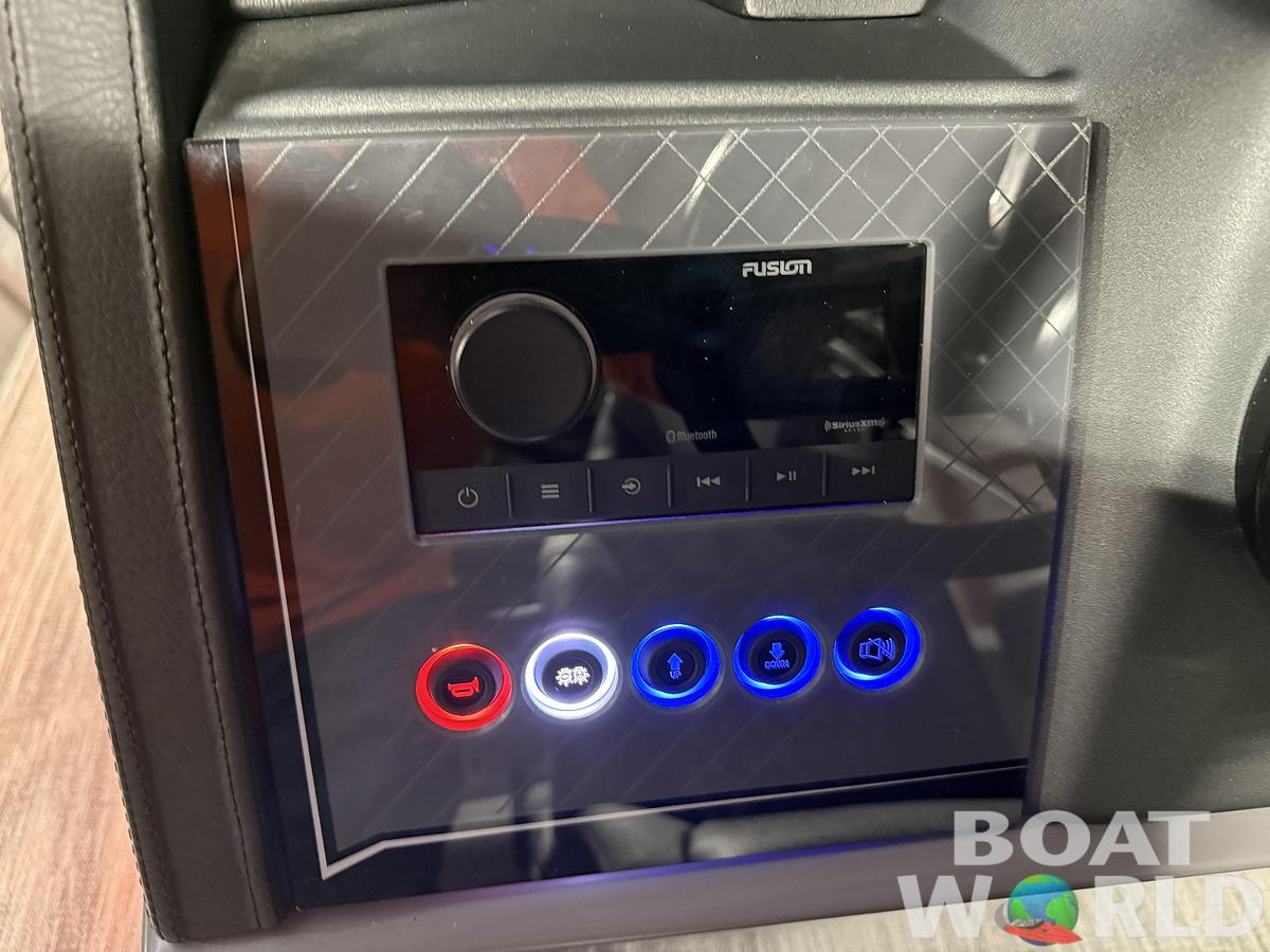 2026 Tahoe Pontoons Cascade 2385 Elite Windshield Tritoon