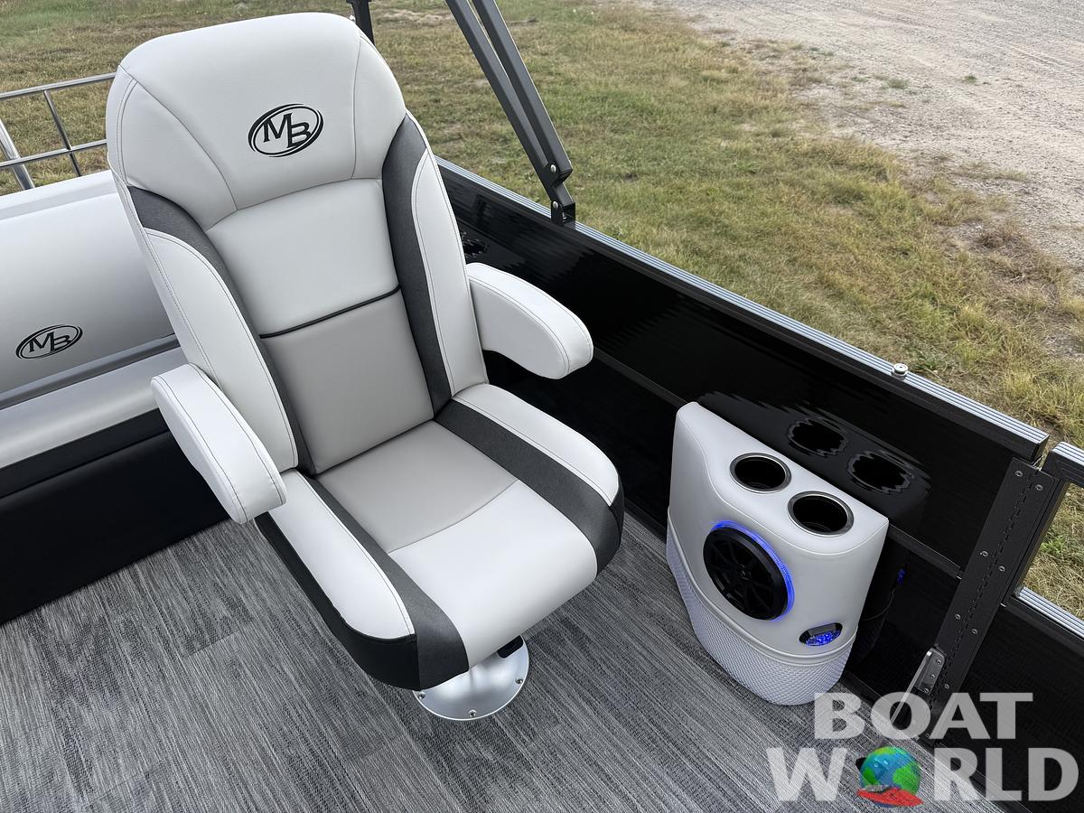 2026 Montego Bay 8522 Swingback Deluxe Pontoon 