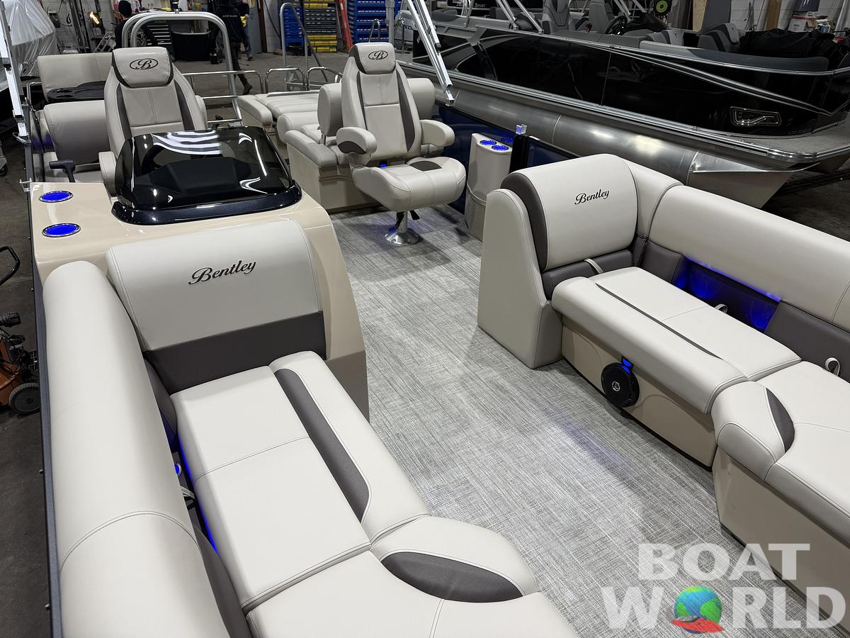 2026 Bentley Pontoons Legacy 220 QSB Swingback 