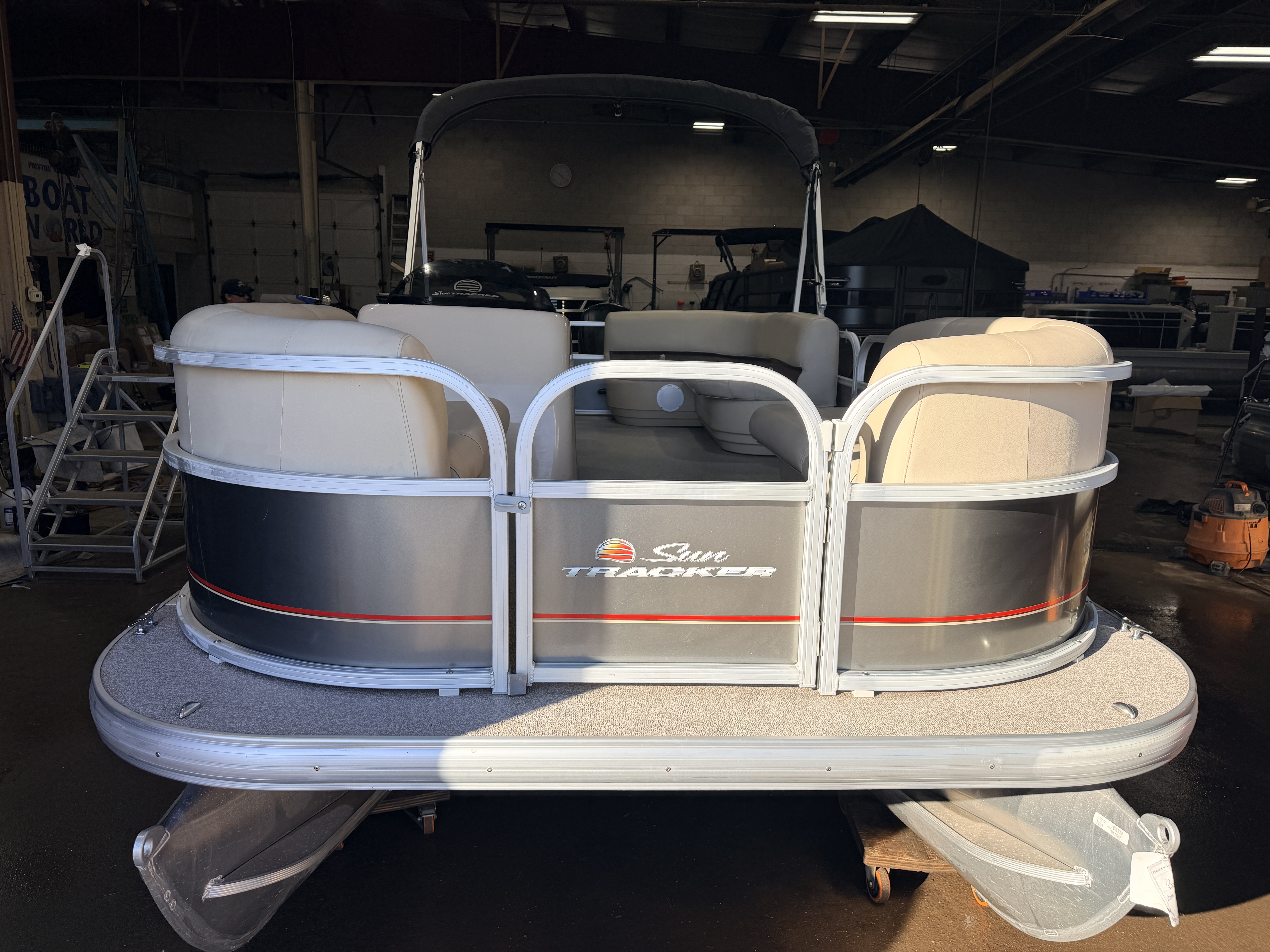 Used 2019 Sun Tracker Party Barge 18 DLX & 75HP Mercury 4Stroke -$21,995